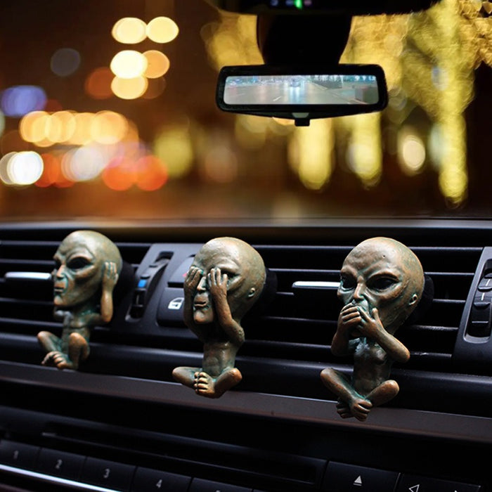 Alien aromatherapy clip decoration resin car air conditioning